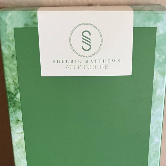 Sherrie Matthew’s Acupuncture Jade Stone Roller New in box. Smoke & pet freehome - Picture 5 of 6